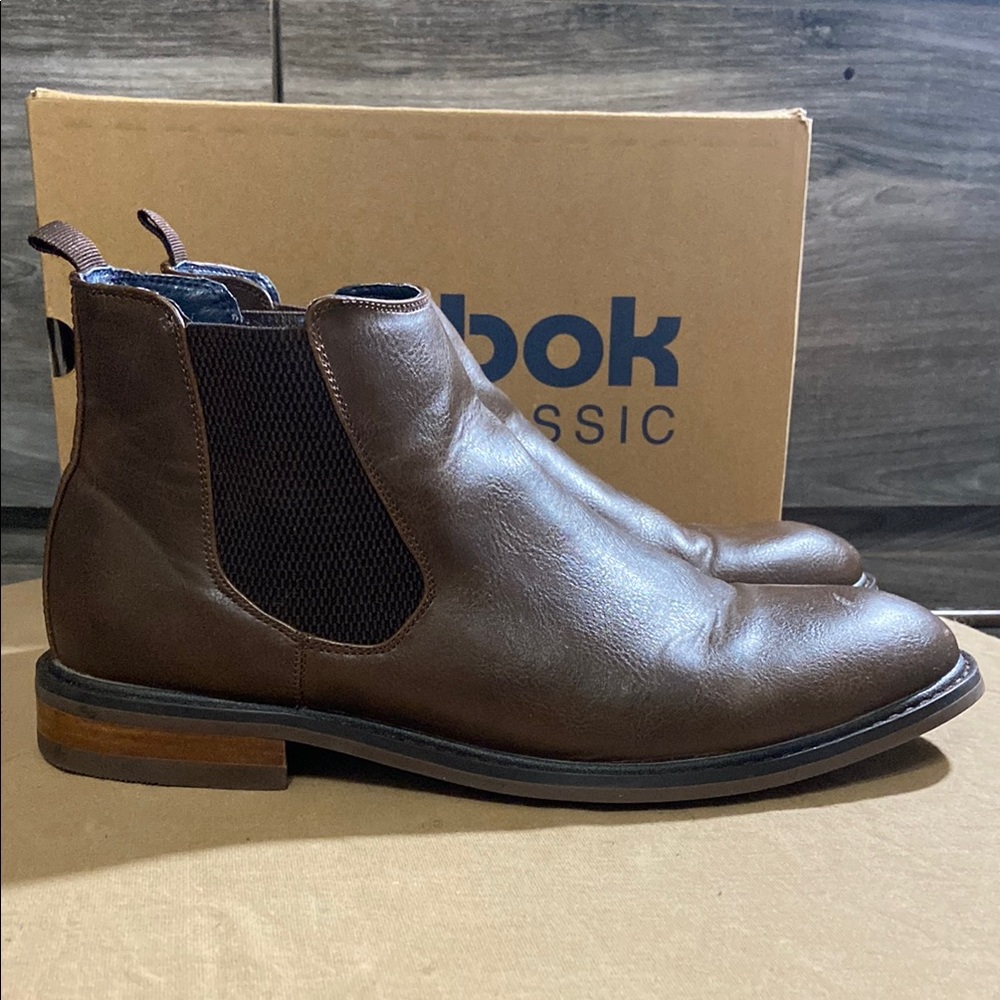 Brown leather Chelsea Boots with Elastic Panels